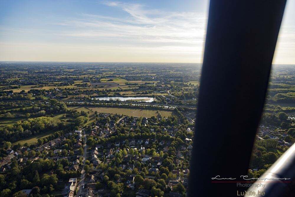Luchtbeeld tijdens een ballonvaart bij Kortrijk